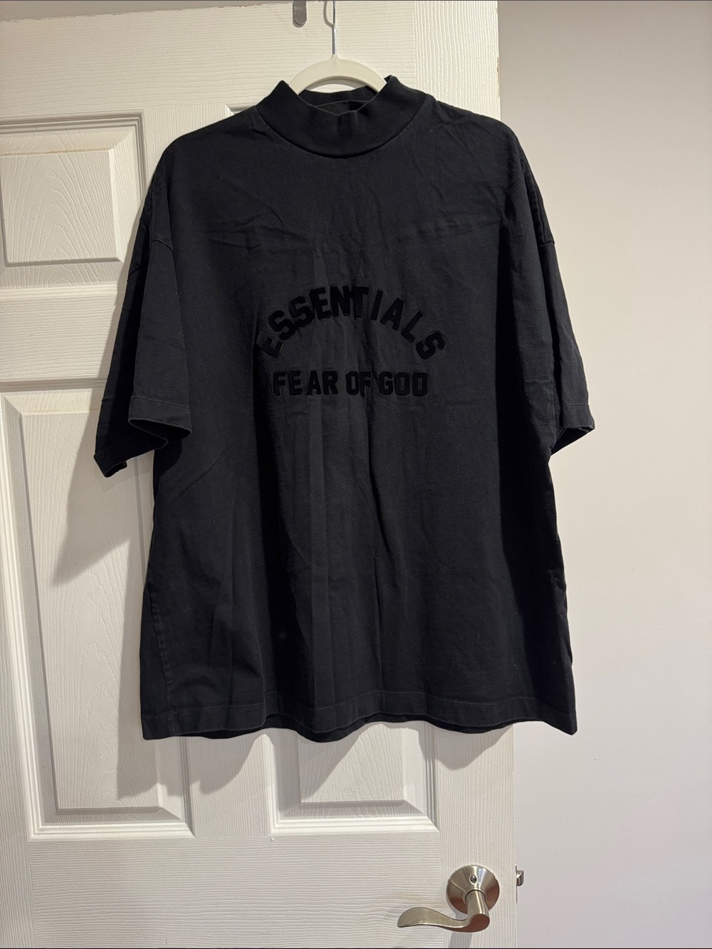 ESSENTIALS Fear of God Black Logo Tee size m
